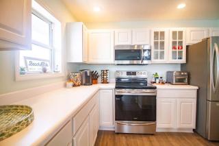 Stunning Harbor Views Boat Slip, 2 King Bedrooms, - Carolina Beach - 4