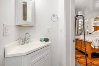 Jennifers Room - Pet Friendly - Summerland - 4