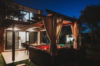 House Stone house with jacuzzi - 2