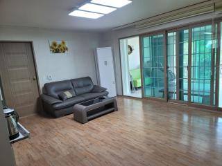 Completely private house, karaoke room, massage machine, barbecue, 2 toilets, comfortable house where you can play all night, 5 minutes by car by the sea - Yangyang - 0