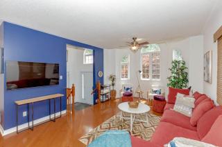 Sunshine Siesta Skiing Minutes Away! A Stunning Modern House! - 9