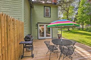 Adorable Walkable Paradise w/ Deck & Pool! - 8