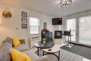 Adorable Walkable Paradise w/ Deck & Pool! - 7