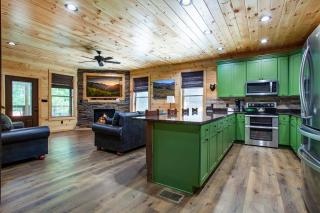 Family Time - Theatre - Fire Pit - Hot Tub & Views - Sevierville - 9