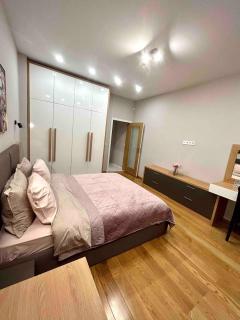 City Center 2BDR Flat with Workspace near Vitosha Blvd - Sofia - 3