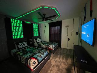 Family Mickey & Star Wars - FREE Heated Pool - 9