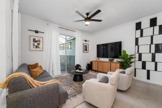 Family Mickey & Star Wars - FREE Heated Pool - 8