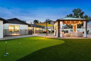 Luxe Retreat - 2 Masters Pool Fire-pit Gazebo Put - Phoenix - 0
