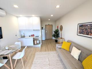 Top-Floor One-Bedroom Flats - Peaceful with Ocean and City Views - 9