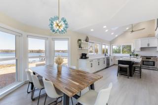 Private Riverside Retreat - Dock, BBQ & Game Room - - 4