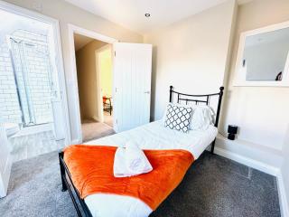 Comfortable 3Bed Home with Wi-Fi Sleeps 5 in Thetford - Thetford - 1