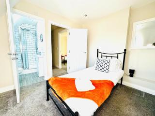 Cozy 3 Bed Thetford Home with WiFi Sleeps 5 Comfortably - 3