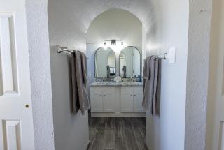 Stylish Escape 3BDRM with fireplace - 3