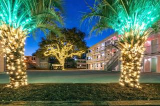 TreeHouse Lodge Walk to Beach Pet-Friendly 104 - Myrtle Beach - 0