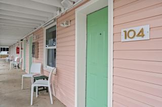 TreeHouse Lodge Walk to Beach Pet-Friendly 104 - Myrtle Beach - 9