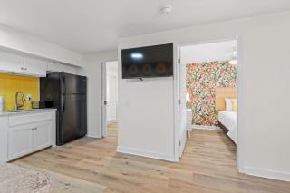 TreeHouse Lodge Walk to Beach Pet-Friendly 203 - Myrtle Beach - 3