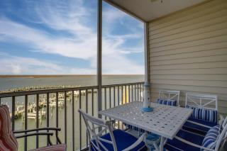 Walk to Main St Condo with Pool Access in Crisfield - 0