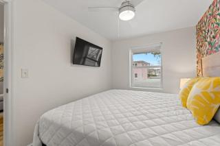 TreeHouse Lodge Walk to Beach Pet-Friendly 305 - 1