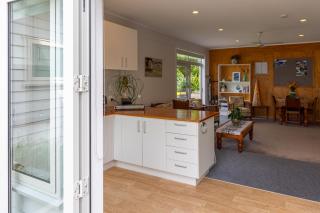 Tūī Guesthouse - Cooks Beach - 1