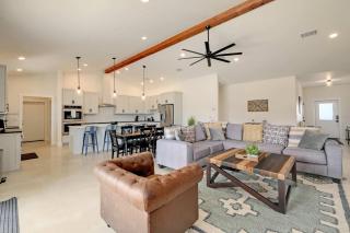Modern luxury Hill Country escape gorgeous views - Fredericksburg - 1