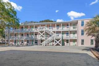 TreeHouse Lodge Walk to Beach Pet-Friendly 301 - Myrtle Beach - 2
