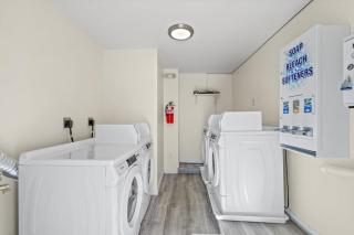 TreeHouse Lodge Walk to Beach Pet-Friendly 103 - Myrtle Beach - 2