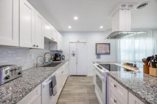 Cozy Largo Cottage Family-Friendly Heated Pool - 6