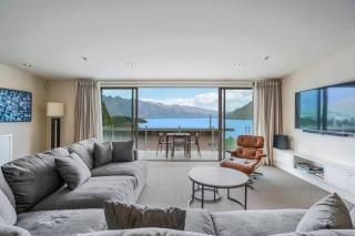 Epic Views & Steps to Queenstown - 2