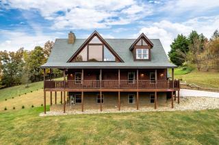 Spacious Smoky Mtn Retreat - Game Room & Jacuzzi - Sevierville - 0