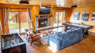 Spacious Smoky Mtn Retreat - Game Room & Jacuzzi - Sevierville - 7