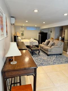 Fresh Meadow Cozy Studio - 0