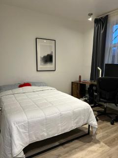 Charming 2-Bedroom Apartment with Garden Near Metro station & Canal Lachine - Montreal - 1