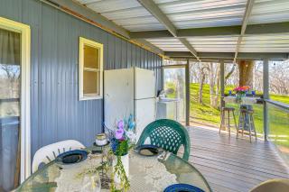 Peaceful Ranch Getaway with Deck in Red Bluff! - Red Bluff - 9