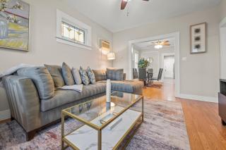2-Story Stay with Game Lounge & Free Parking Spots - 5 mins to NYC Train - Linden - 4