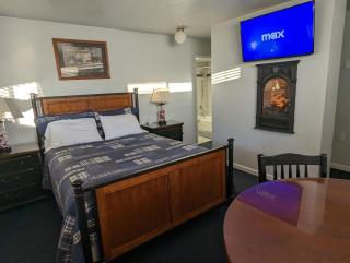 Majestic Rockies Motel - 9