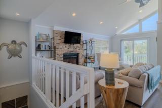 Coastal Oasis 3 Bed Home Steps To The Ocean - New Smyrna Beach - 2