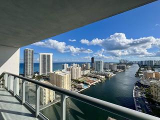 1BR on Miami Beach with Beach Service & Near Mall - 9