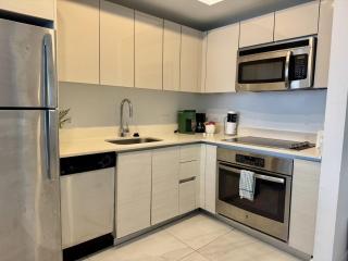 1BR on Miami Beach with Beach Service & Near Mall - 4
