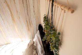 Spacious 3 Bed Home in Glasgow City With Free Parking - 5