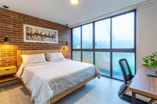 View & Lake Access 5min To Town - 5