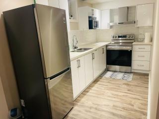 Nice and Cozy 2 Bed Bsmt Apt - 5