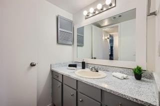 Your Walkable King Bed Getaway - Sleeps 4 - Pool Pkg - 7