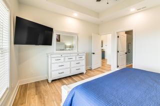 Lake View and Deck Group Getaway in Grand Rivers! - 3