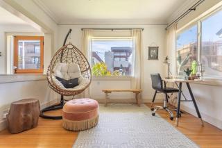 Charming 1920s Hermosa Bungalow Steps from The Strand - 1