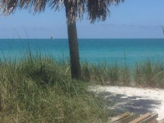 Tropical Beach House- 100 Steps to the Gulf! - Englewood - 6