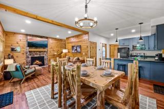 Cozy Cabin - Hot Tub, Game Room, Outdoor Pool - Pigeon Forge - 1