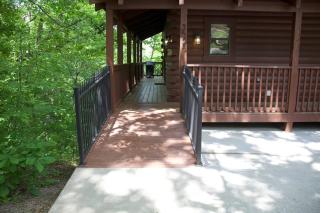 Cozy Cabin - Hot Tub, Game Room, Outdoor Pool - Pigeon Forge - 3
