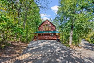Cozy Cabin - Hot Tub, Game Room, Outdoor Pool - Pigeon Forge - 4