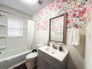 Budget friendly duplex in Durham - Durham - 6