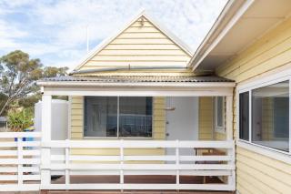 Cosy and historical one bedroom apartment, 5kms from Castlemaine, 2 kms from the Calder - Barkers Creek - 5